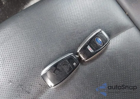 2016 Subaru Outback 2.5I Limited z USA, uszkodzony, nr VIN 4S4BSALC3G3257317